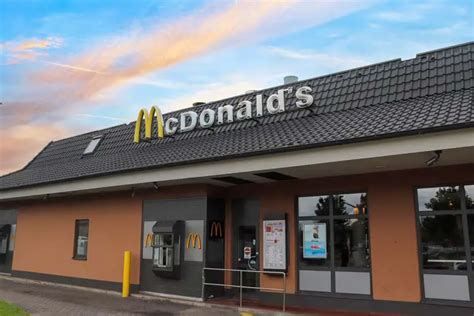 Does Mcdonald’s Still Have the Big Breakfast? - Shopping Foodie