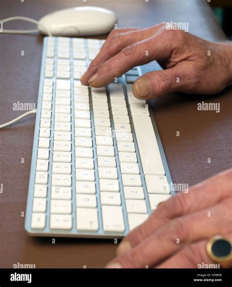 Old mac keyboard keys hi-res stock photography and images - Alamy