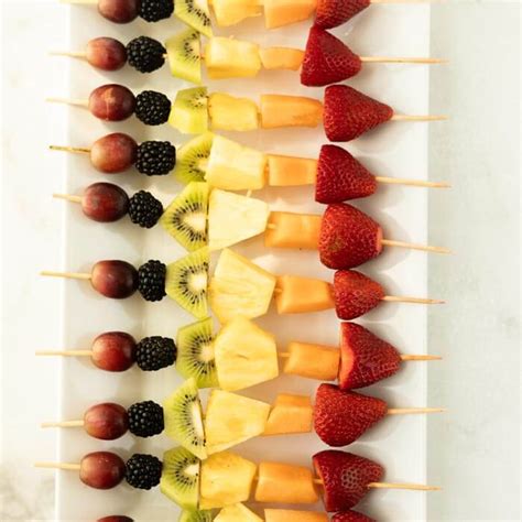 Fruit kabobs - Rainbow fruit kabobs for kids (Perfect for parties.)