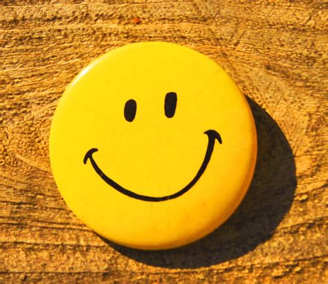 Vintage 70s Smiley Face 2 Pinback Button - Etsy | Buttons pinback ...