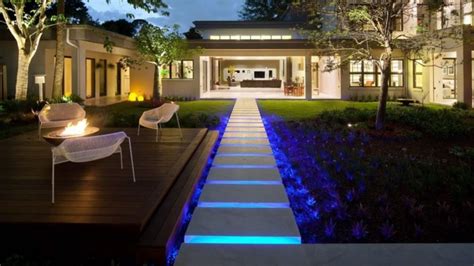 The Best Landscape Lighting Brands - Lights All Year