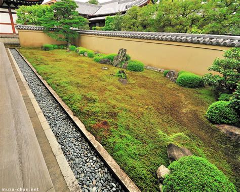 Moss covered Japanese Zen Garden, Ryogin-tei