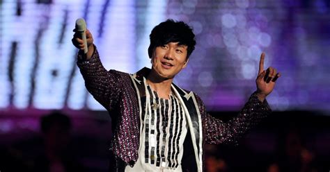 JJ Lin Is a Style Superstar—Here Are His Boldest Concert Outfits ...