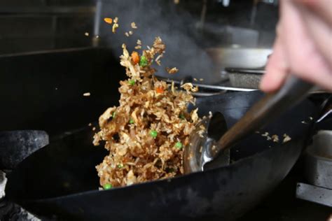 Georgia Tech physicists unlock the secret to perfect wok-tossed fried rice - Ars Technica