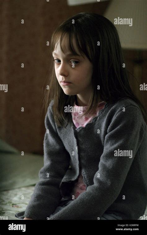 HIDE AND SEEK DAKOTA FANNING Date: 2005 Stock Photo - Alamy