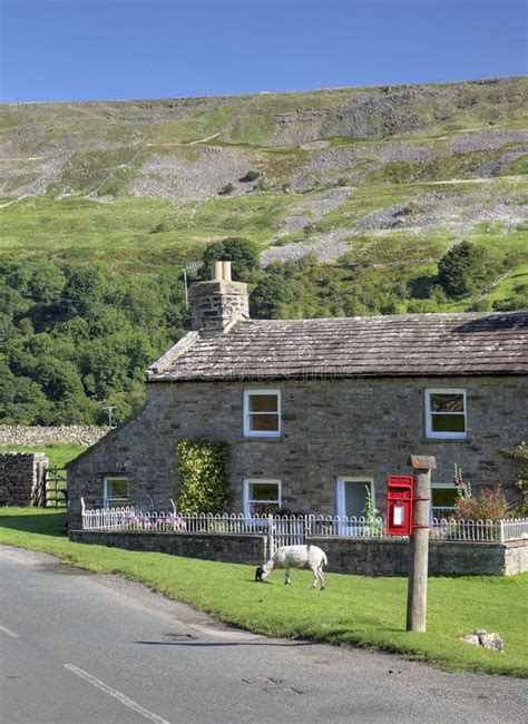 Yorkshire Dales cottage stock photo. Image of english - 35318714