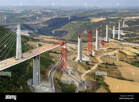 ARCHIVES JUNE 2003 - FRANCE. AVEYRON (12) LA CONSTRUCTION DU VIADUC DE ...