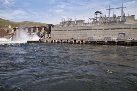 Water Log: Dams and Fish Ladders, Columbia and Snake Rivers