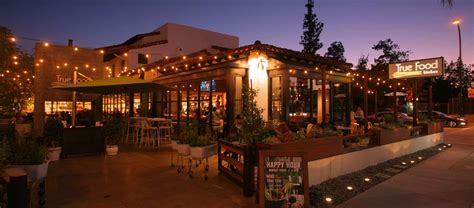 Your Guide to OUTDOOR Dining in Pasadena - Town Square Real Estate