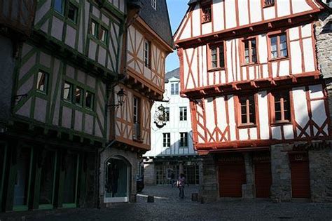 Vannes France travel and tourism, attractions and sightseeing and ...