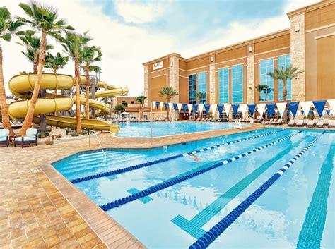 The 7 Best Gyms with Pools, Saunas & Hot Tubs - Trusty Spotter