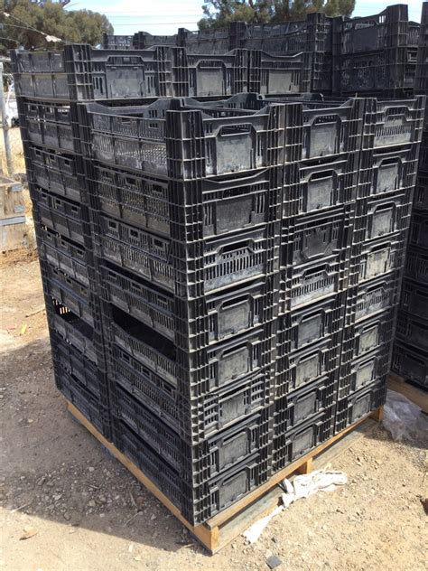 Pallet of Stackable Plastic Crates, 580mm x 390mm x 190mm, Quantity of ...