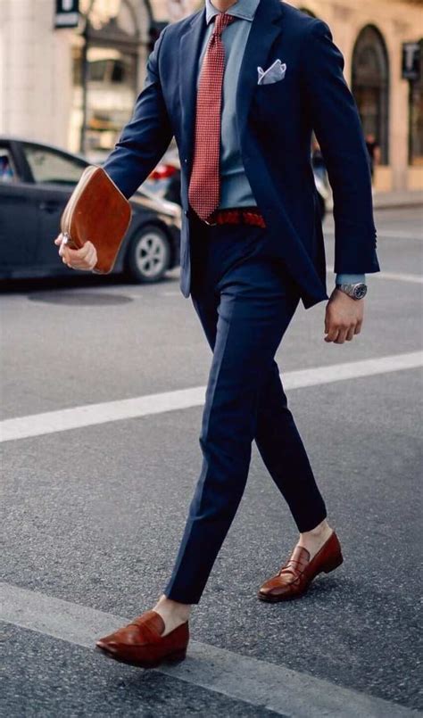 5 Must Have Suit Accessories for Every Man