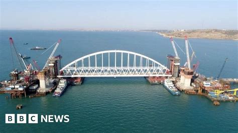 Russia's controversial Crimea bridge gets giant arch - BBC News