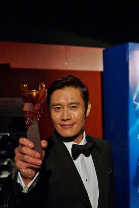 Lee Byung Hun receives the ‘Best Foreign Actor Award’ at the ‘Huading Awards’ Byung Hun Lee, All ...