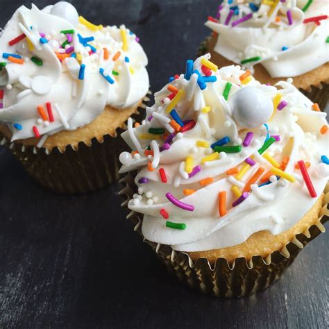 Vanilla Cupcakes with Rainbow Sprinkles | Vanilla cupcakes, Rainbow sprinkles, Fancy sprinkles