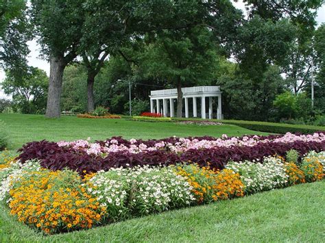 Mount Vernon Gardens Omaha – Beautiful Flower Arrangements and Flower Gardens