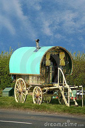 Vieille caravane gitane Gypsy Trailer, Gypsy Caravan, Gypsy Wagon, Caravan Park, Caravan Vintage ...