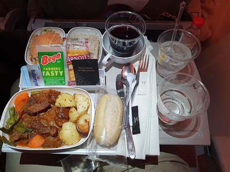 Emirates Airline Inflight Meals | Food served on board | Airreview