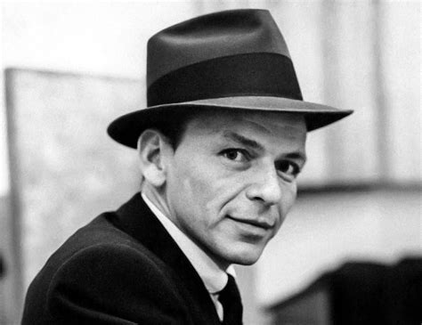 Frank Sinatra - How Deep Is The Ocean - Ouvir Música