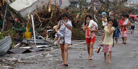 Philippines struggles to help desperate typhoon victims | Inquirer News