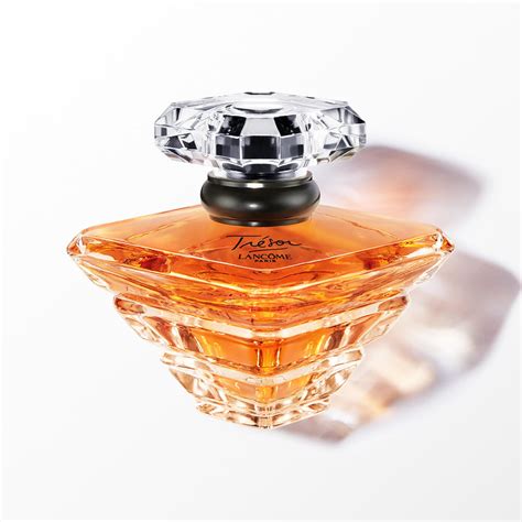 Trésor Eau de Parfum - Elegant Rose & Delicate Fruit - Lancôme