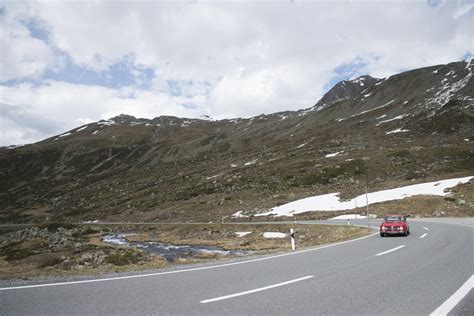 Five must-drive mountain roads in Switzerland — Detour