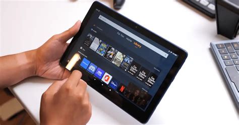 Amazon Fire Tablet vs iPad (Detailed Comparison For 2024)