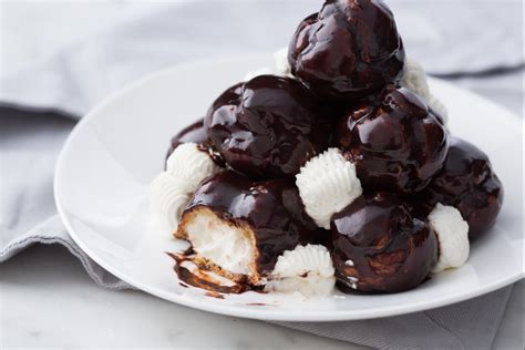 Chocolate profiteroles - Italian recipes by GialloZafferano