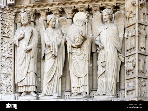 Statues outside the entrance to the Cathedral of Notre Dame de Paris ...