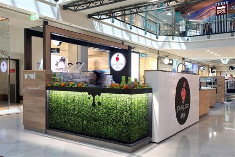 Kiosk Design Plant-covered Counter Creates Mouth-watering Effect