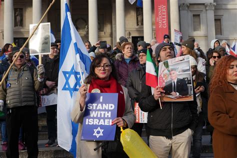 Thousands gather in Trafalgar Square for pro-Israel rally