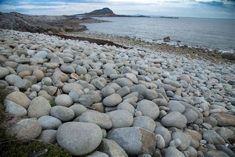 Wild coastal scenery on the walk to Egg Beach on Flinders Island | Hiking the World