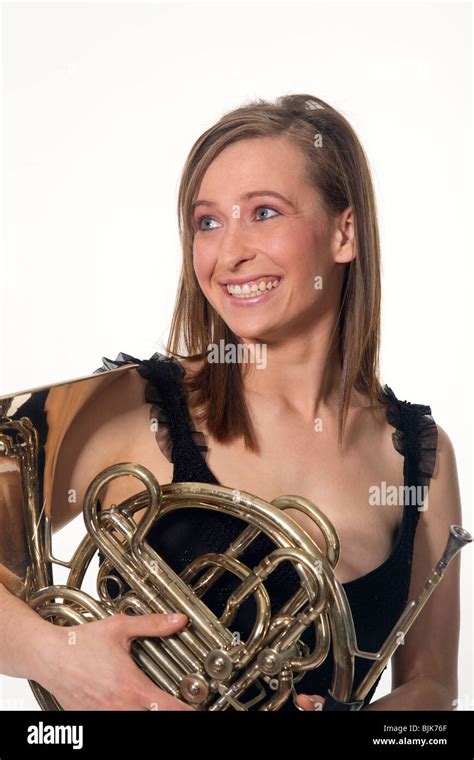 French horn player hi-res stock photography and images - Alamy