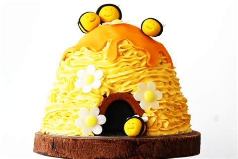 3D Beehive Cake with honey drips and buzzing bees - Supper in the Suburbs