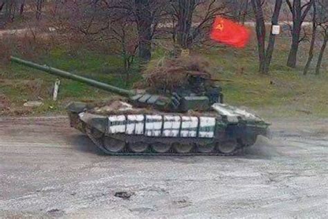 Video Shows Russian Tank Flying Soviet Flag During Ukraine Invasion - Newsweek