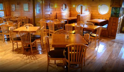 The Wheelhouse Restaurant: Delicious Food and Yummy Hardwood Floors