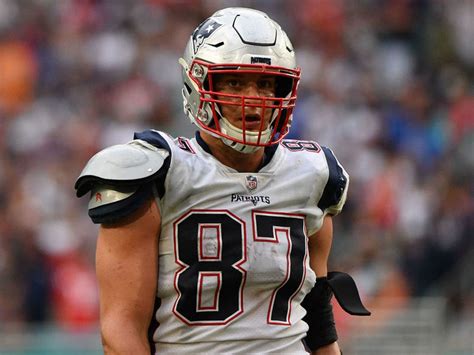 Gronk traded to Buccaneers after ending retirement | theScore.com