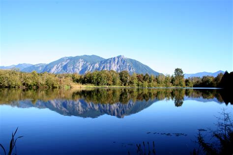 Mt. Si | This is a shot of Mt. Si overlooking the waters of … | Flickr