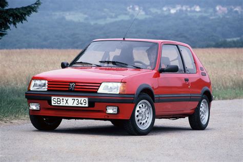 Peugeot 205 GTI considerado o melhor "hot hatch" de sempre