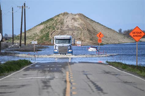 The Mad Dash to Save Dairy Cattle as Tulare Basin Flooded - Public Policy Institute of California