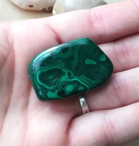 Malachite Pebble, Green Malachite Stone for Manifestation and Emotional Healing 1.4 ounces / 39. ...