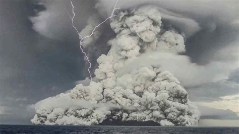 Tonga 2022 eruption triggered the most intense lightning storm ever ...