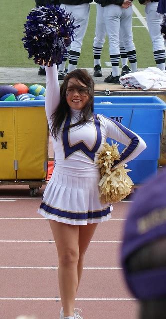 Girls Cheers: Washington Huskies Cheerleaders