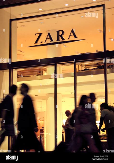 Zara Store Barcelona High Resolution Stock Photography and Images - Alamy