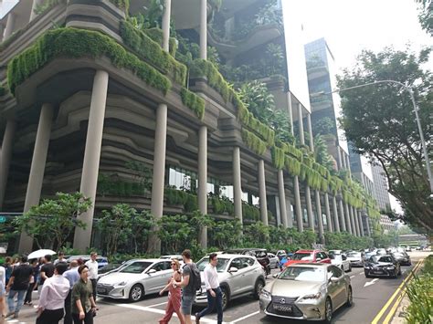 Singapore a City in a Garden – A model for creating an integrated urban green walking network