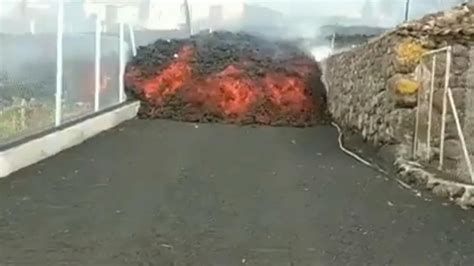 Volcano erupts on Spain's Canary Islands, sending lava spilling down La ...