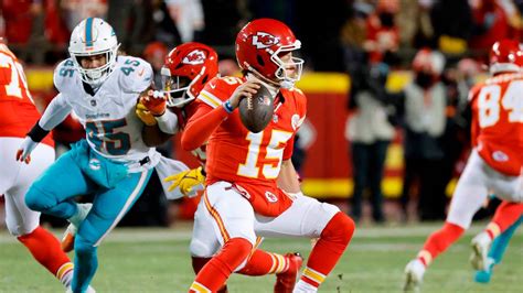 Banged-up defense kept Miami Dolphins in game vs Chiefs | Miami Herald