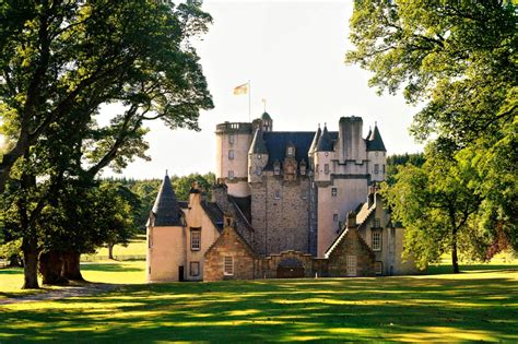 Castle Fraser near Inverurie | Schottische schlösser, Schlösser in england, Schlösser in schottland