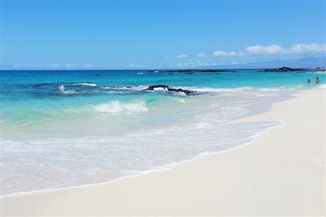 Makalawena Beach in Hawaii (views!) 🌴 Hike to secluded white sand beach ...